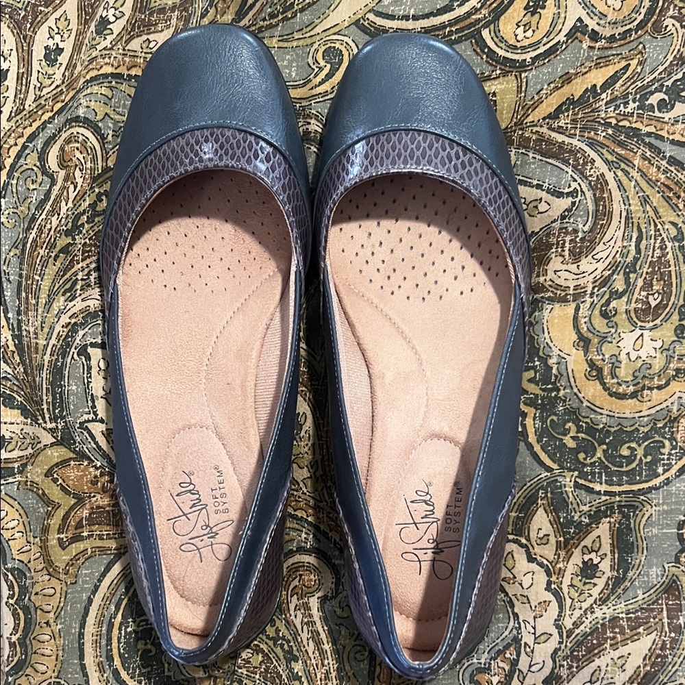 Life Stride Women's Grey and Brown Flats